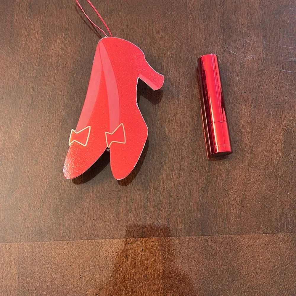 Kylie Cosmetics Ruby Slippers lipstick - Picture 5 of 6
